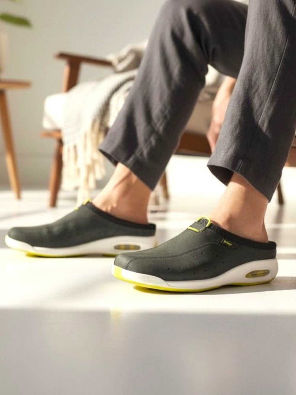 Cole Haan / Nike Air Women’s Black Sneakers